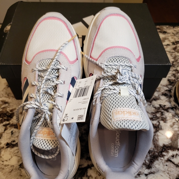 Wome's Adidas 90s  Valasion Size US  9 - Picture 7 of 12